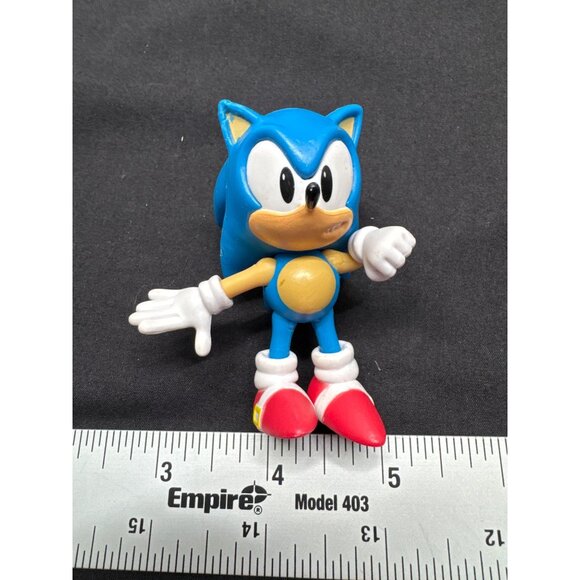 Vintage SEGA Sonic The Hedgehog Figure 3" Collectible Toy By Jakks Pacific Cake - Picture 1 of 7